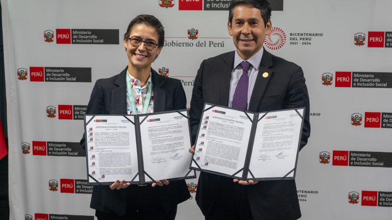La ONG VeneActiva y el Midis firman histórico convenio.