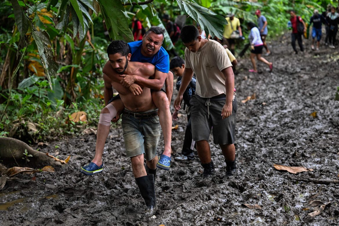 Lee más sobre el artículo Panamá desbordado por el cruce masivo de migrantes por la jungla del Darién